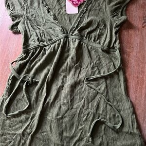 Self Esteem Sage Green tunic top with waist ties. Brand new w/tags. Size Large.